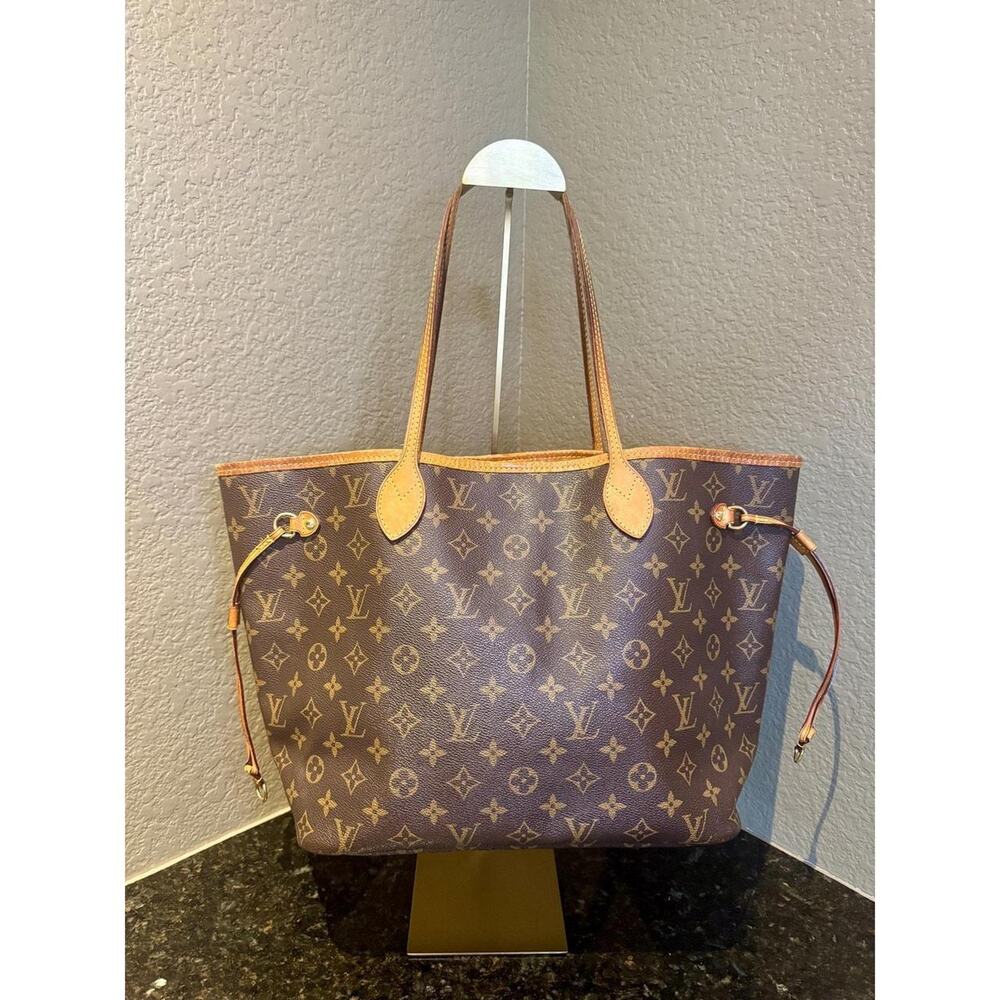Louis Vuitton (LV) Neverfull Monogram Classic mm